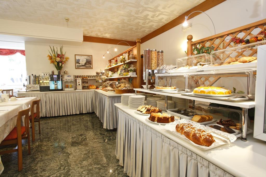 Hotel Miorelli Torbole Sul Garda Exterior photo