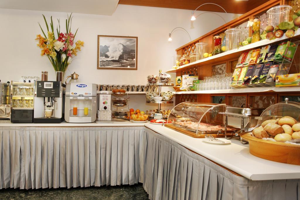 Hotel Miorelli Torbole Sul Garda Exterior photo