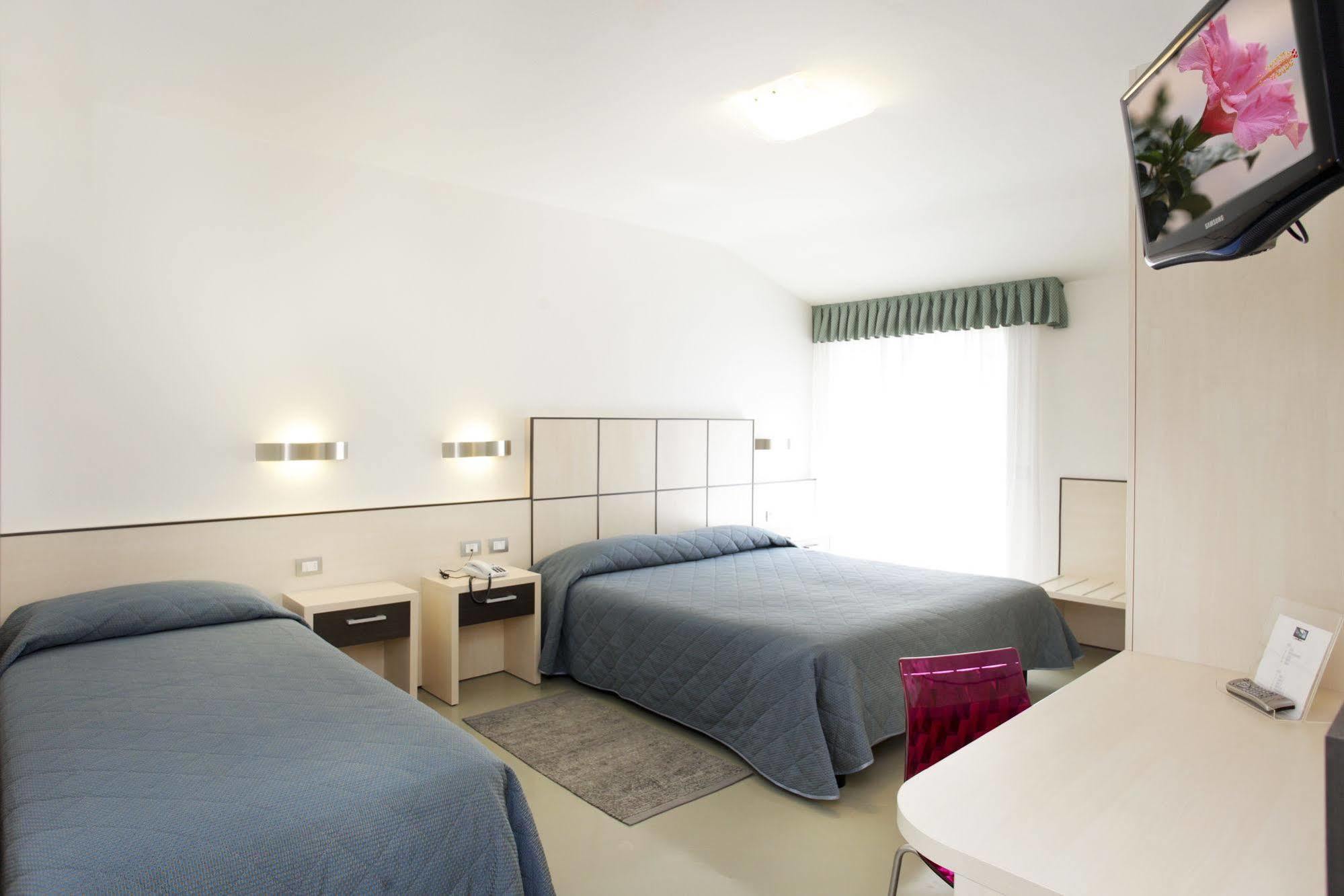 Hotel Miorelli Torbole Sul Garda Exterior photo