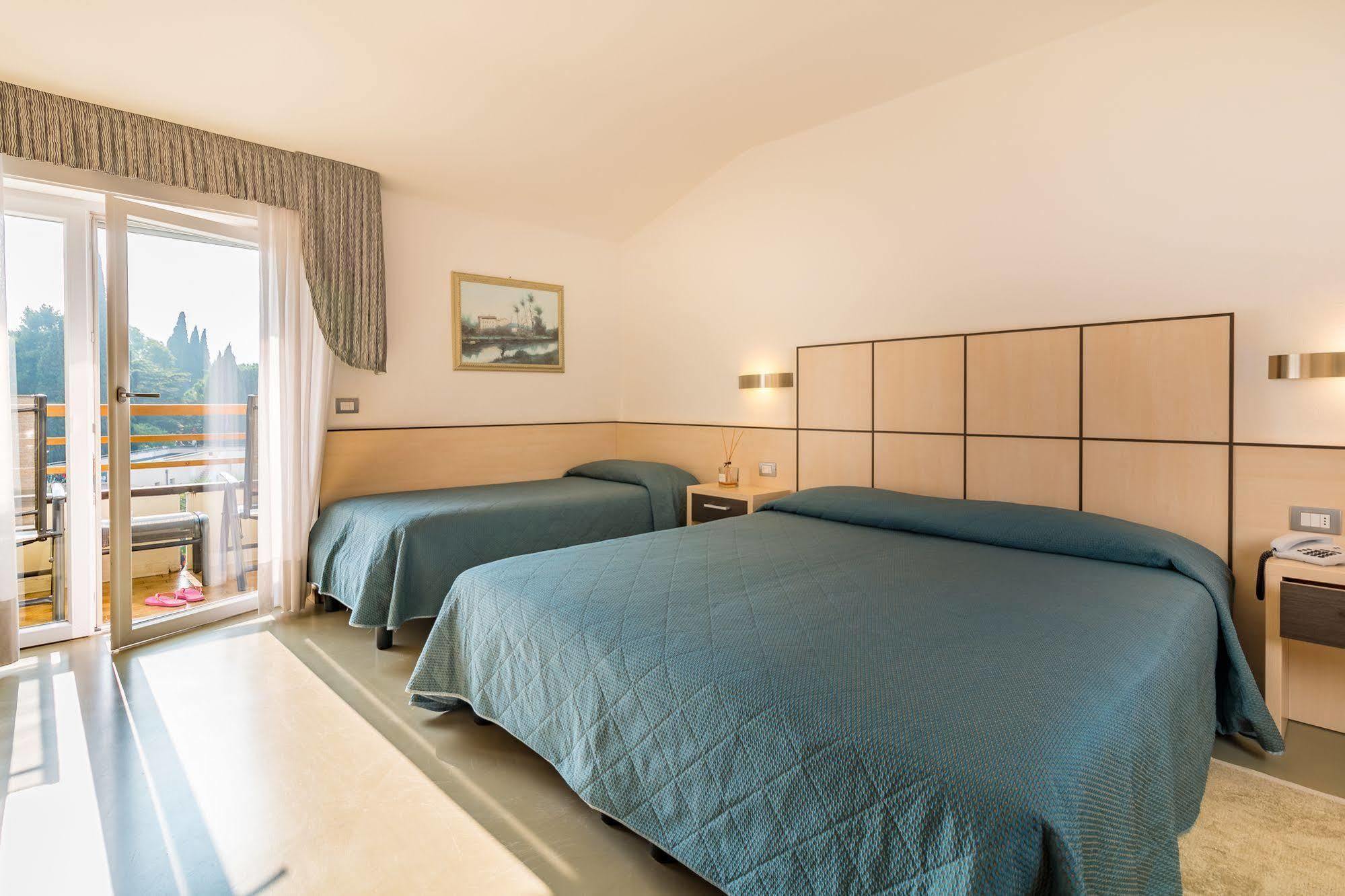Hotel Miorelli Torbole Sul Garda Exterior photo
