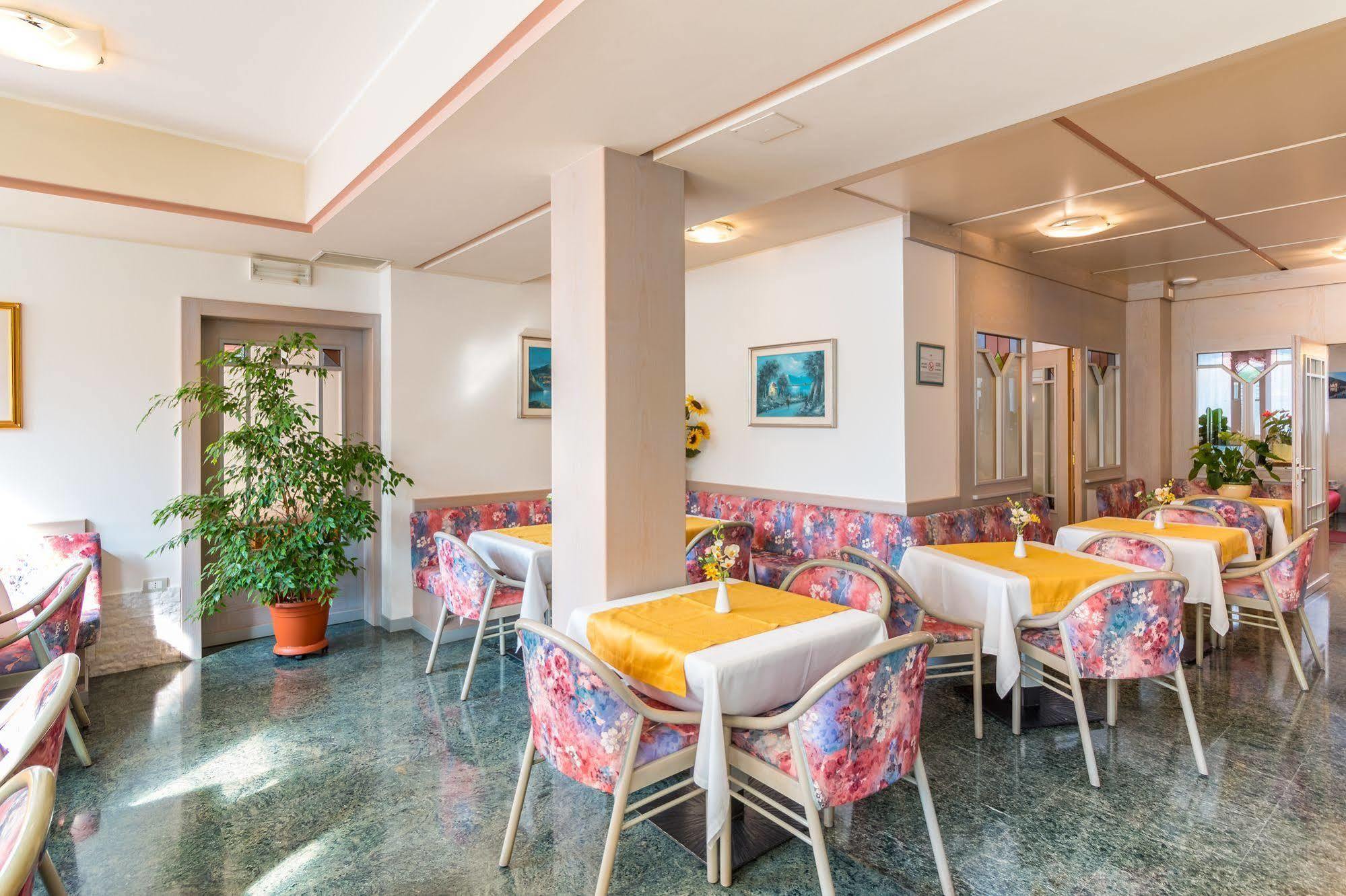 Hotel Miorelli Torbole Sul Garda Exterior photo